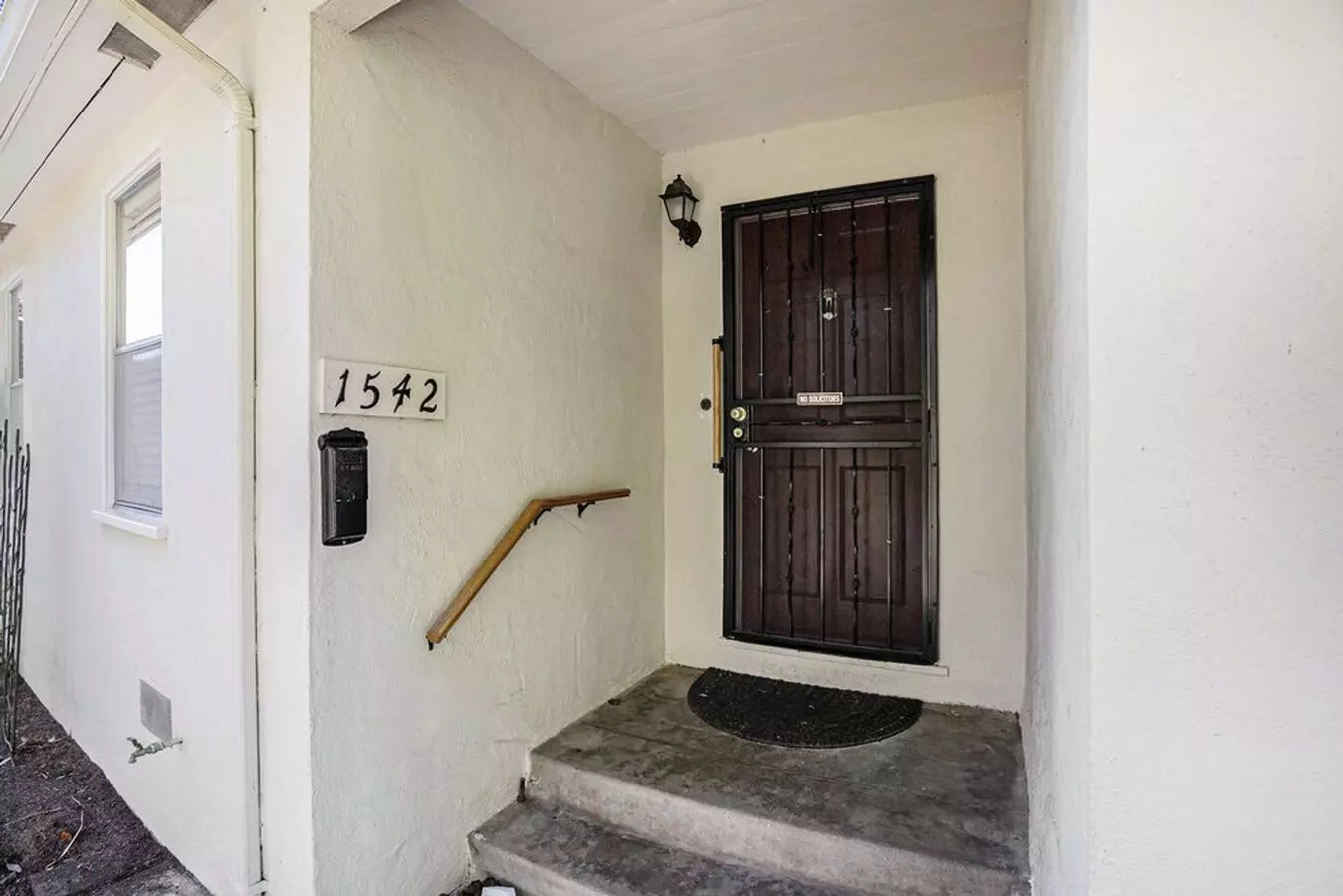 1542 Bay St. - 2 Bedroom | 1 Bath | Large Backyard photo 2