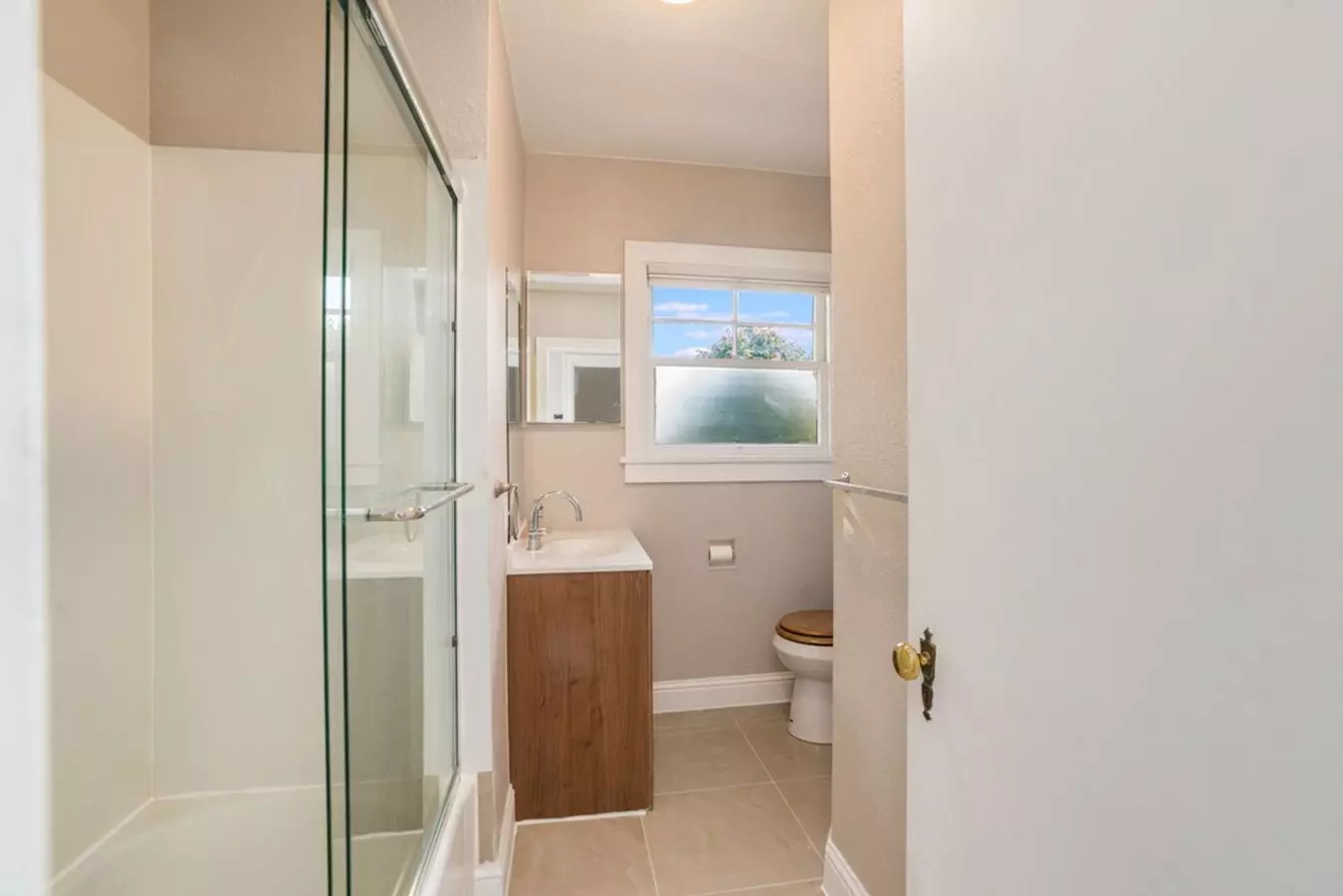 1612 Concordia St - 2 Bedroom | 1 Bath | Upper Unit photo 3