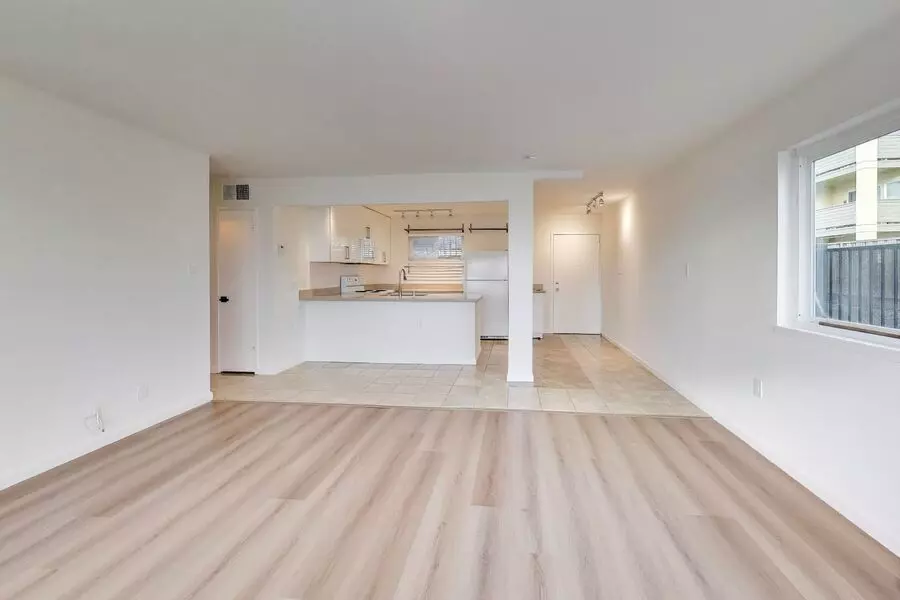Islander Apartments photo 2