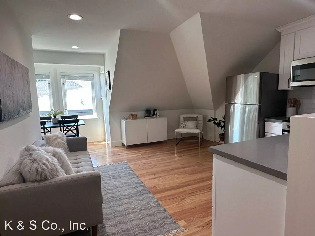 2060 San Antonio Ave photo 2