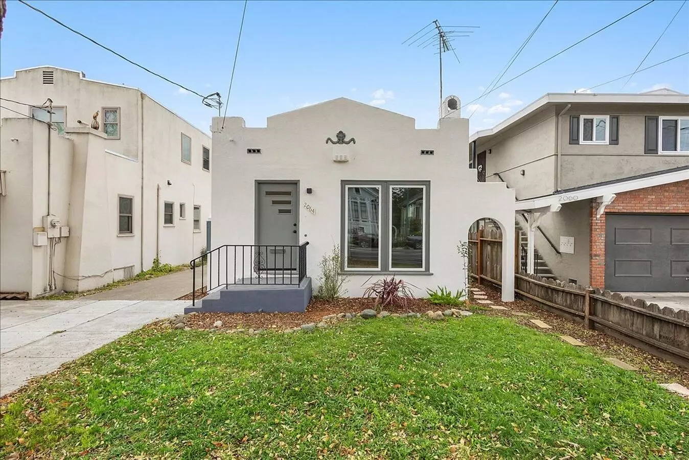 2064 Encinal Ave photo 2