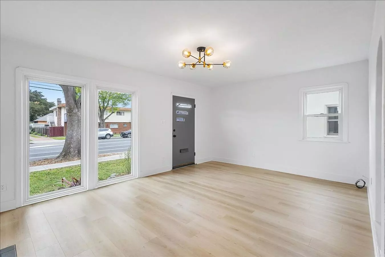 2064 Encinal Ave photo 4