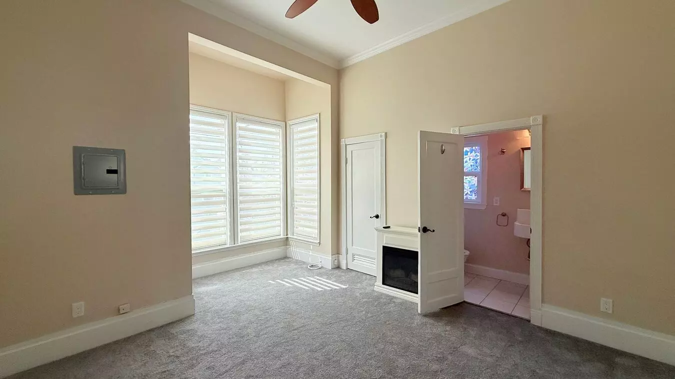 2267 Clinton Avenue A photo 4