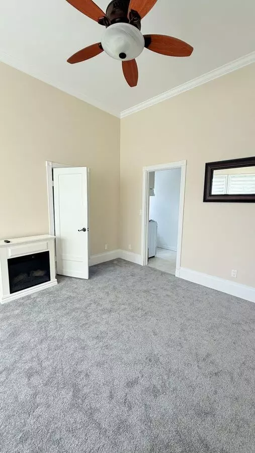 2267 Clinton Avenue A photo 3