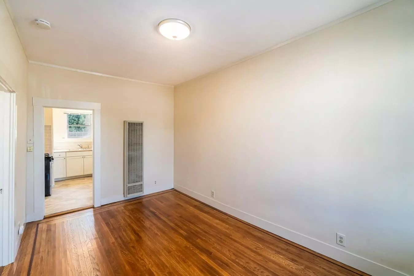 2811 Encinal Ave - LU photo 2