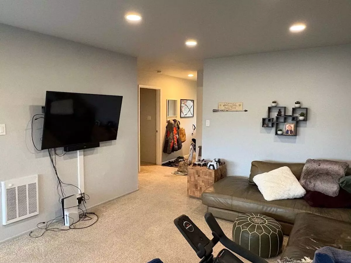 339 Broadway Apt 215 photo 4
