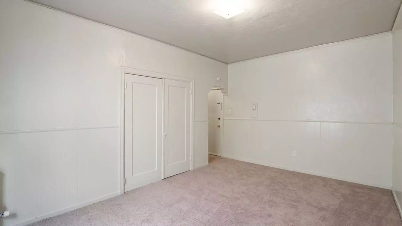 Alameda Arms Apartments photo 3