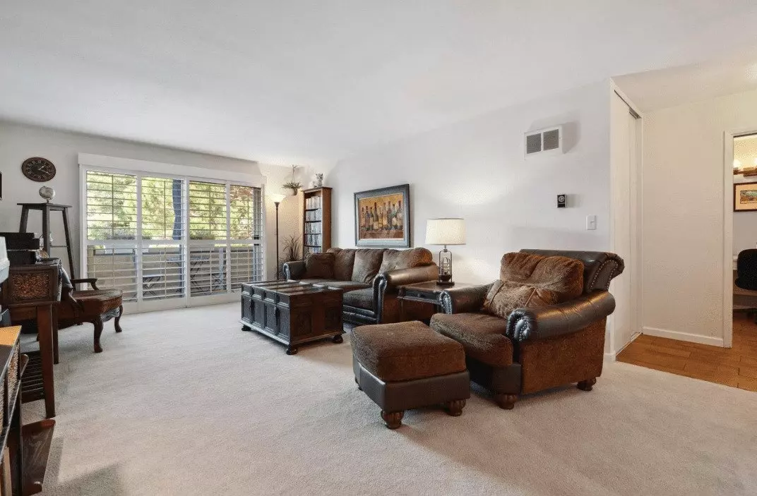 Welcome To Resort-style Living At The South Shore Beach photo 2