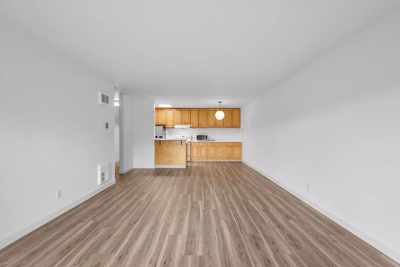 960 Shorepoint Ct #306 - 1 Bedroom | 1 Bath | Condo photo 2