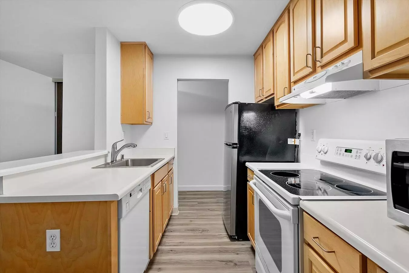 960 Shorepoint Ct #306 - 1 Bedroom | 1 Bath | Condo photo 3
