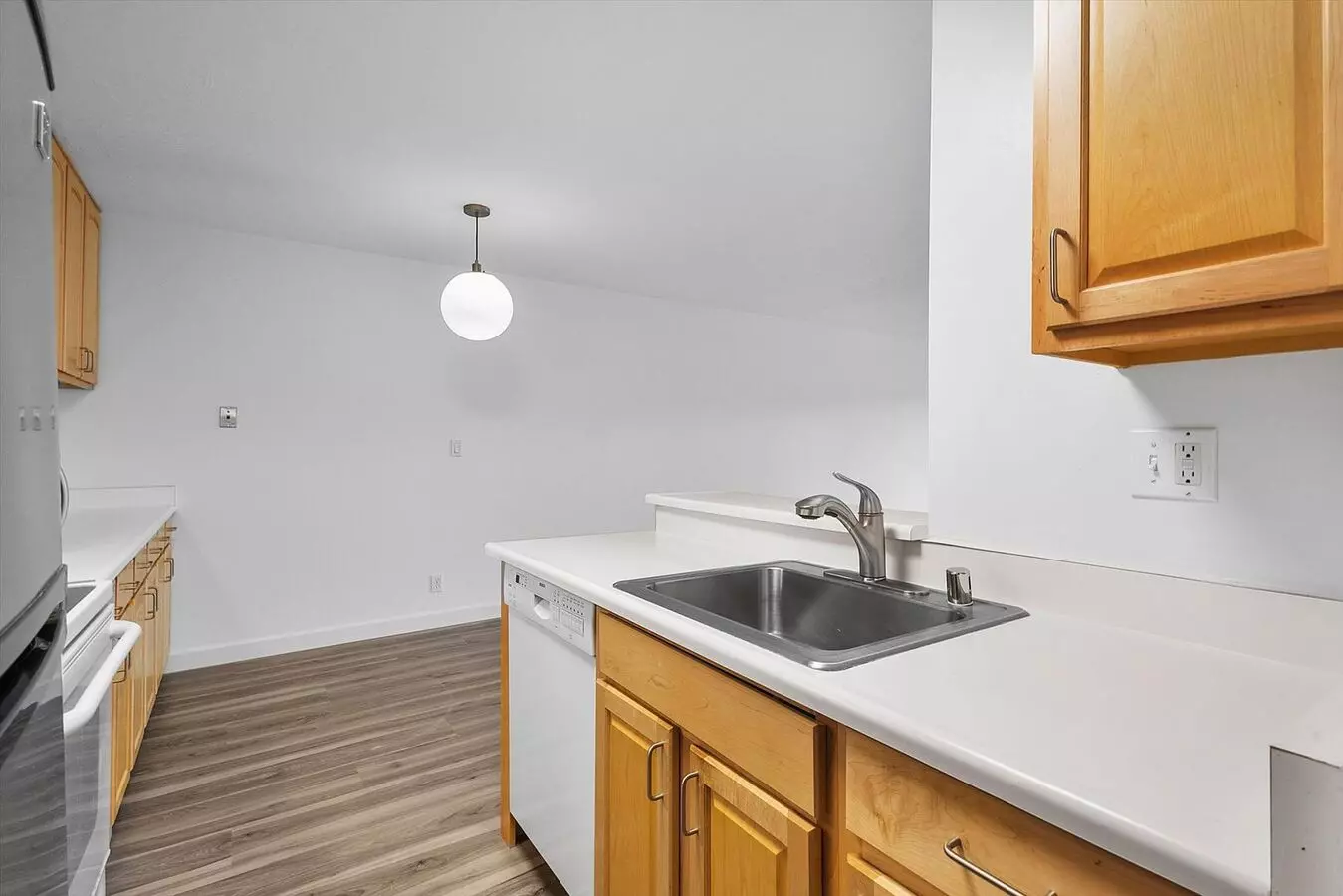 960 Shorepoint Ct #306 - 1 Bedroom | 1 Bath | Condo photo 5