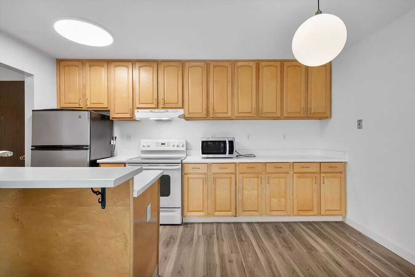 960 Shorepoint Ct #306 - 1 Bedroom | 1 Bath | Condo photo 4