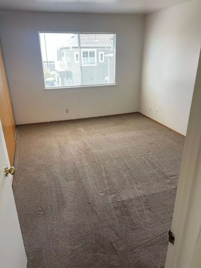 Coming Soon : Spacious 1 Bedroom, Freshly Painted, Upper Unit photo 5