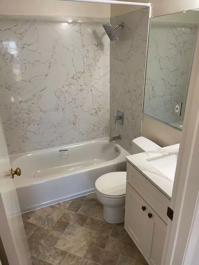 Coming Soon : Spacious 1 Bedroom, Freshly Painted, Upper Unit photo 4