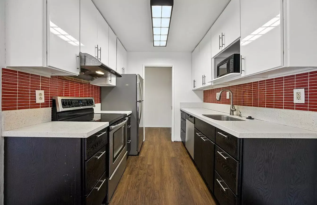 1321 Webster Street #D306 - Studio | 1 bathroom | Condo photo 4