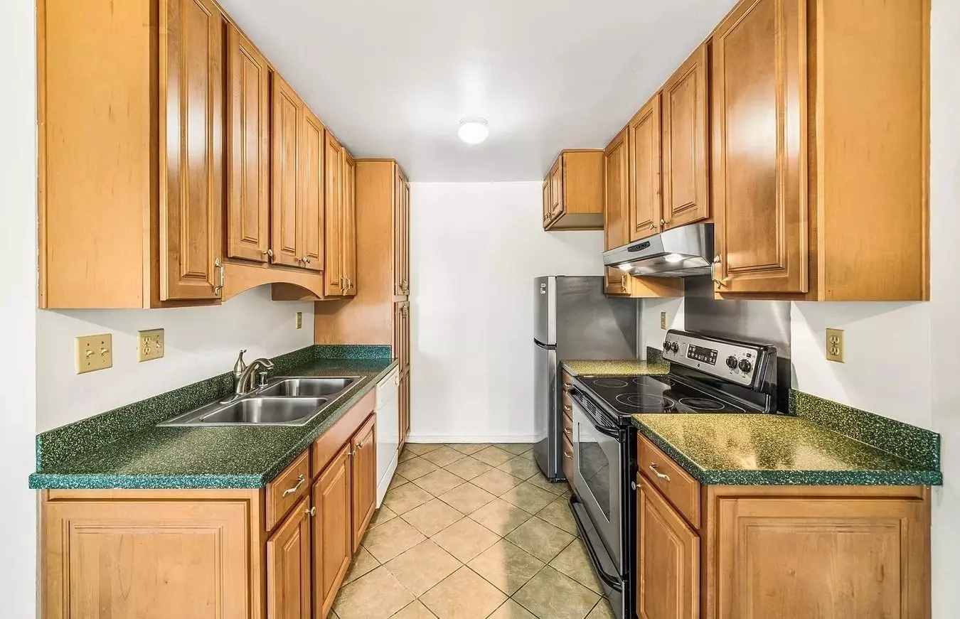 This Light And Bright 3rd-level Corner Unit Condo photo 4
