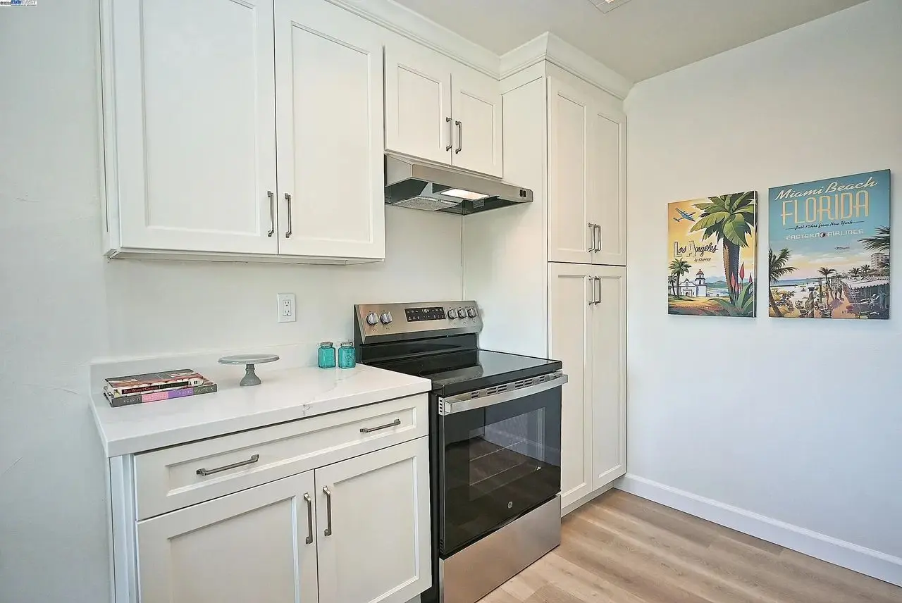 Updated Alameda Condo Near Beach &amp; Shopping photo 5