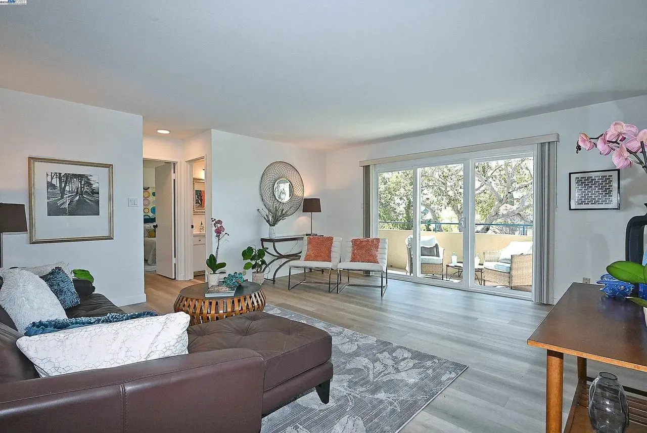 Updated Alameda Condo Near Beach &amp; Shopping photo 3