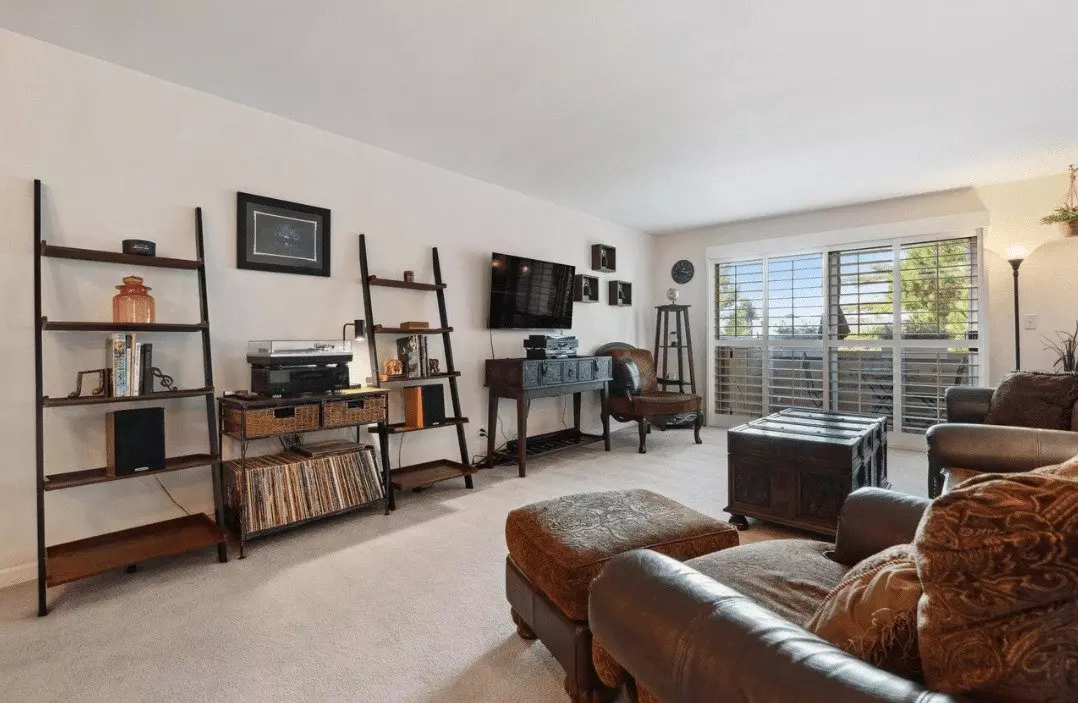 Welcome To Resort-style Living At The South Shore Beach photo 2