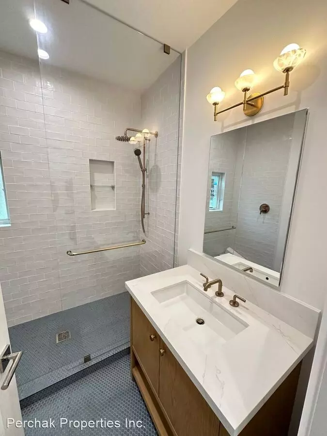 240 South Ave photo 3