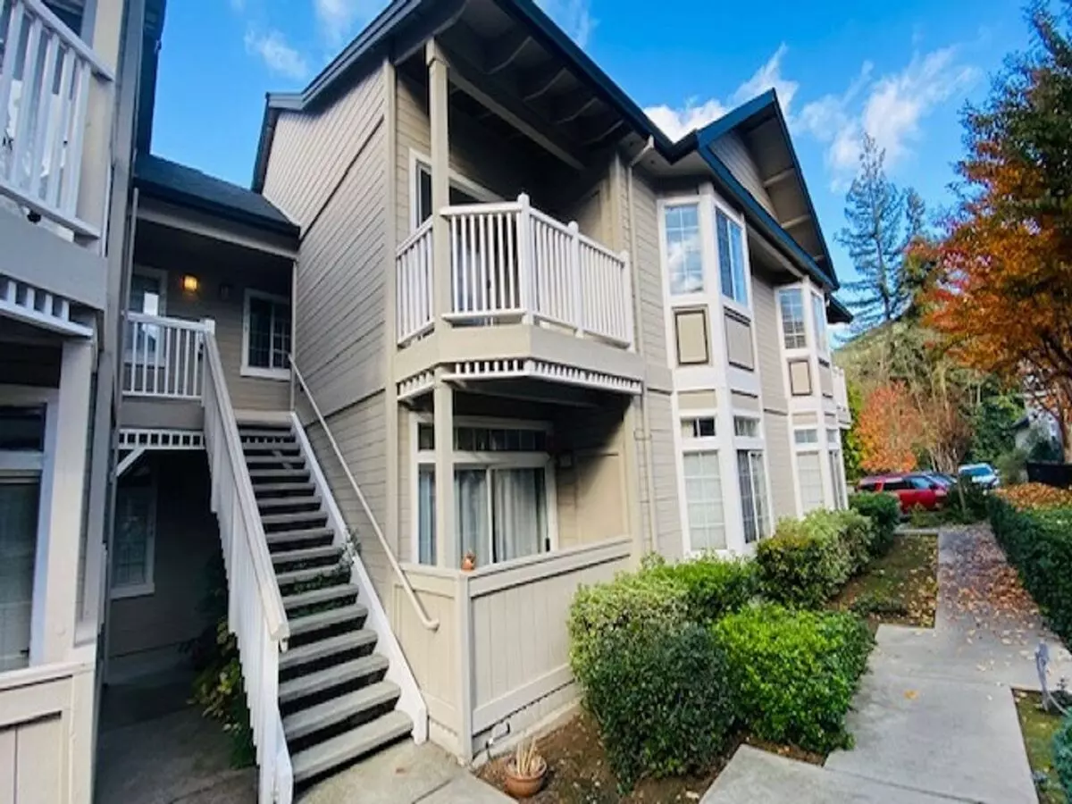 Charming 2bd/2ba + Loft, Upper Unit Condo In Alamo- Available Now!
