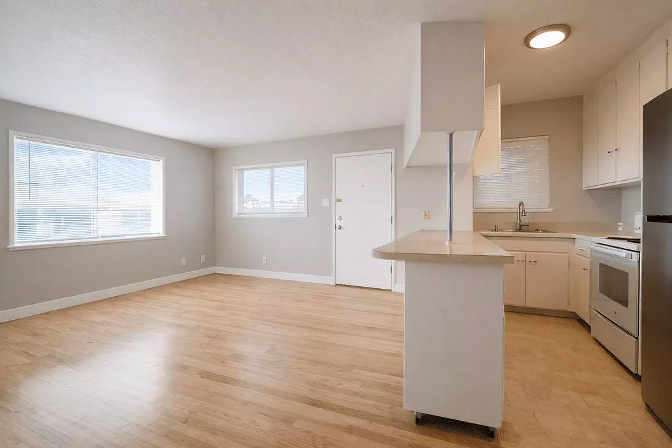 906 Ordway photo 2