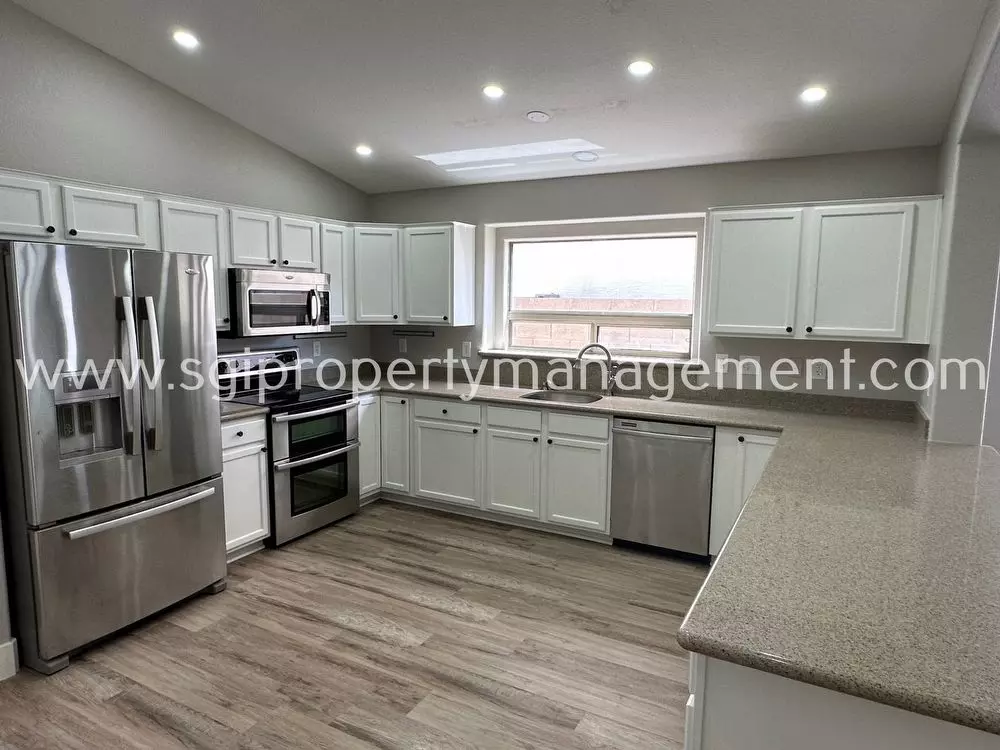 2523 West White Feather Lane, Phoenix, AZ 85085 photo 4