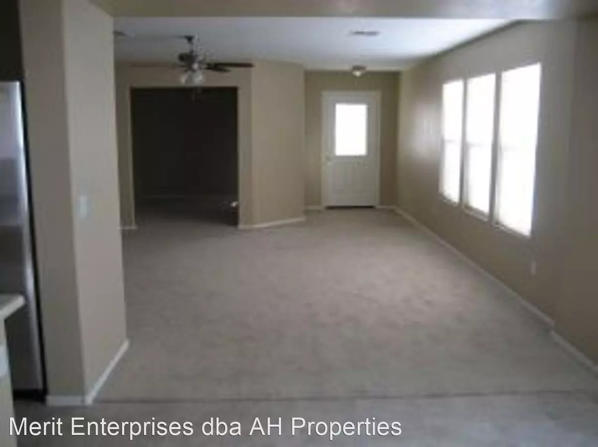 3232 W CAVEDALE DR photo 3