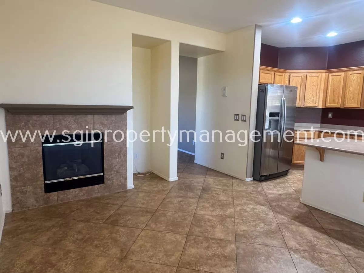 39820 North Mill Creek Court, Phoenix, AZ 85086 photo 3
