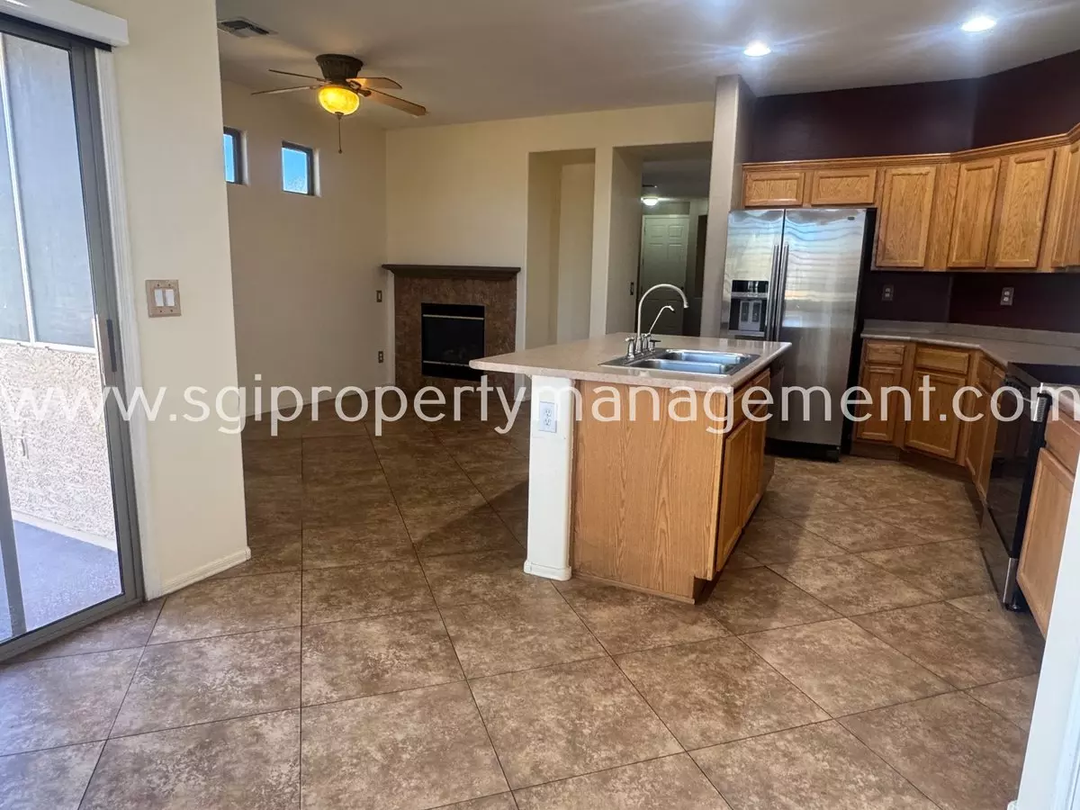 39820 North Mill Creek Court, Phoenix, AZ 85086 photo 5