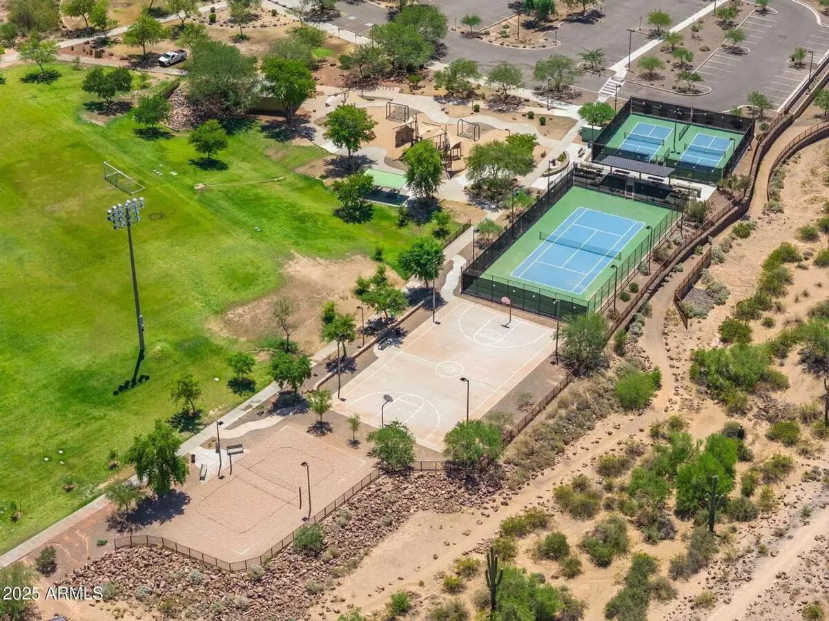 Gorgeous 4 Bed 3 Bath 3.5 Car Home + Den + Loft + Solar + Spa In Stetson Valley Community In North Phoenix photo 5