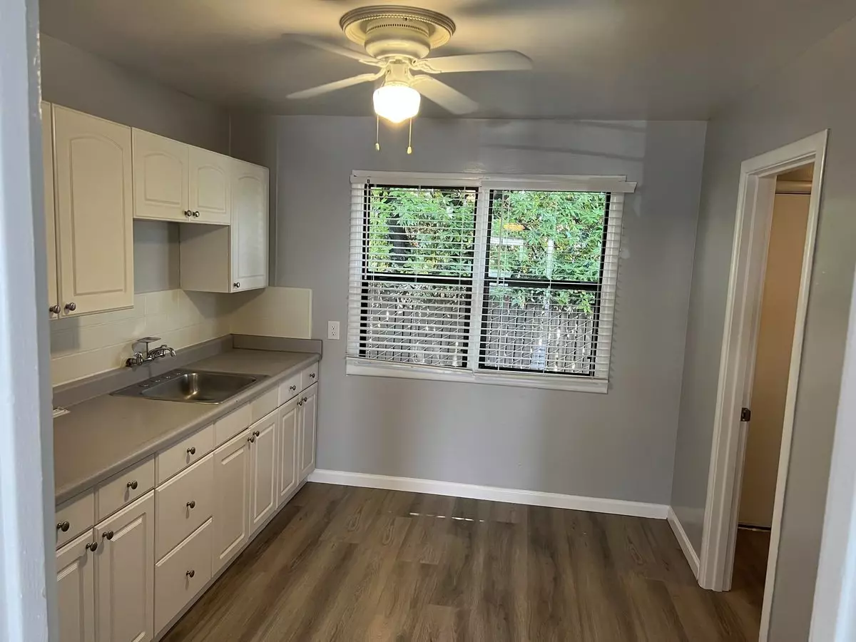 318 Lawton St photo 3