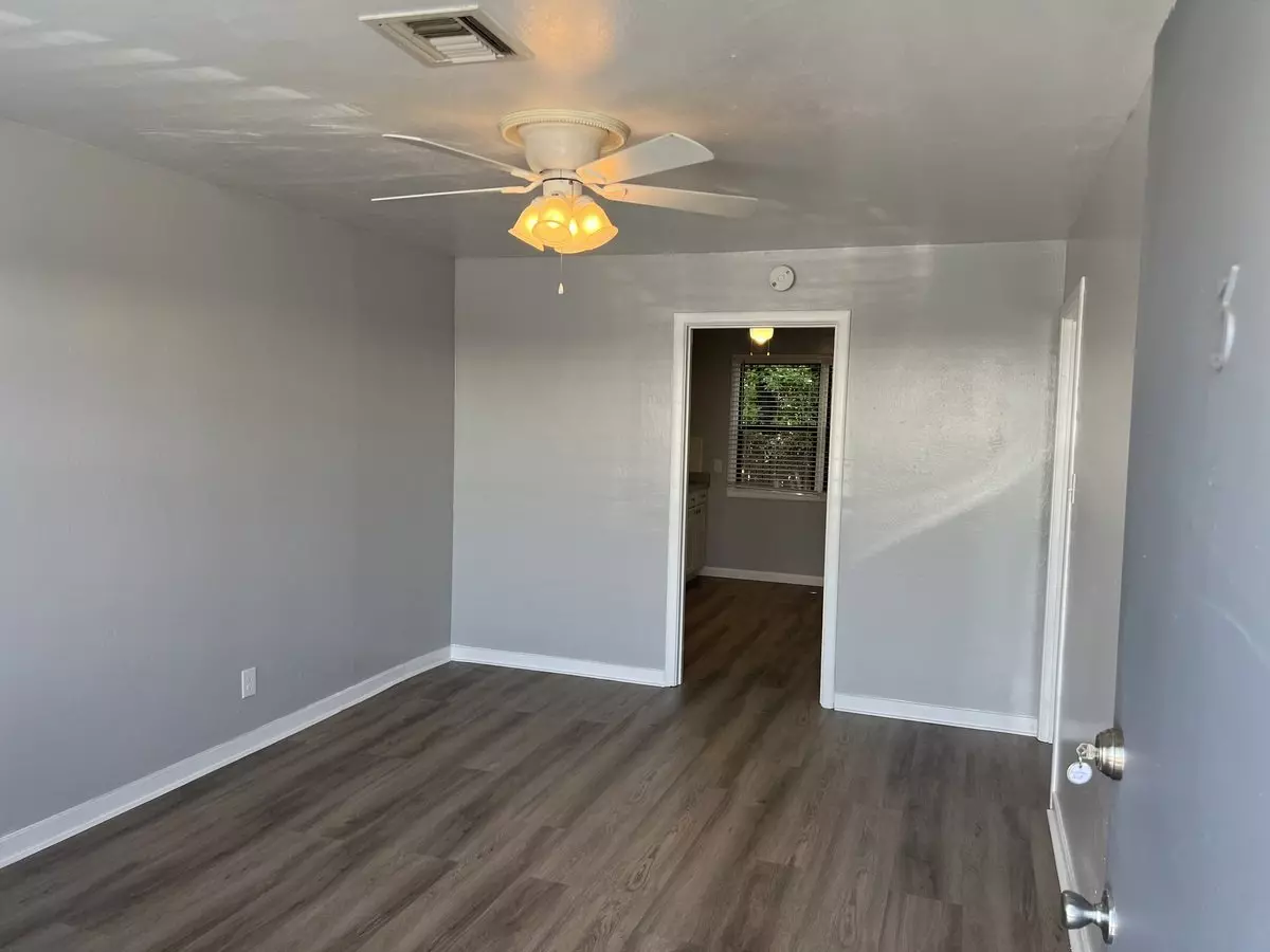318 Lawton St photo 2