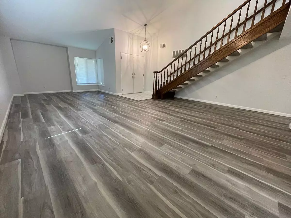 2700 Bluebell Cir photo 3