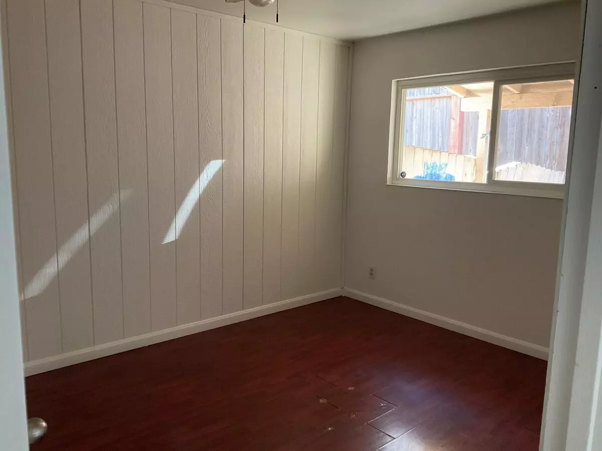 205 Robert St photo 5