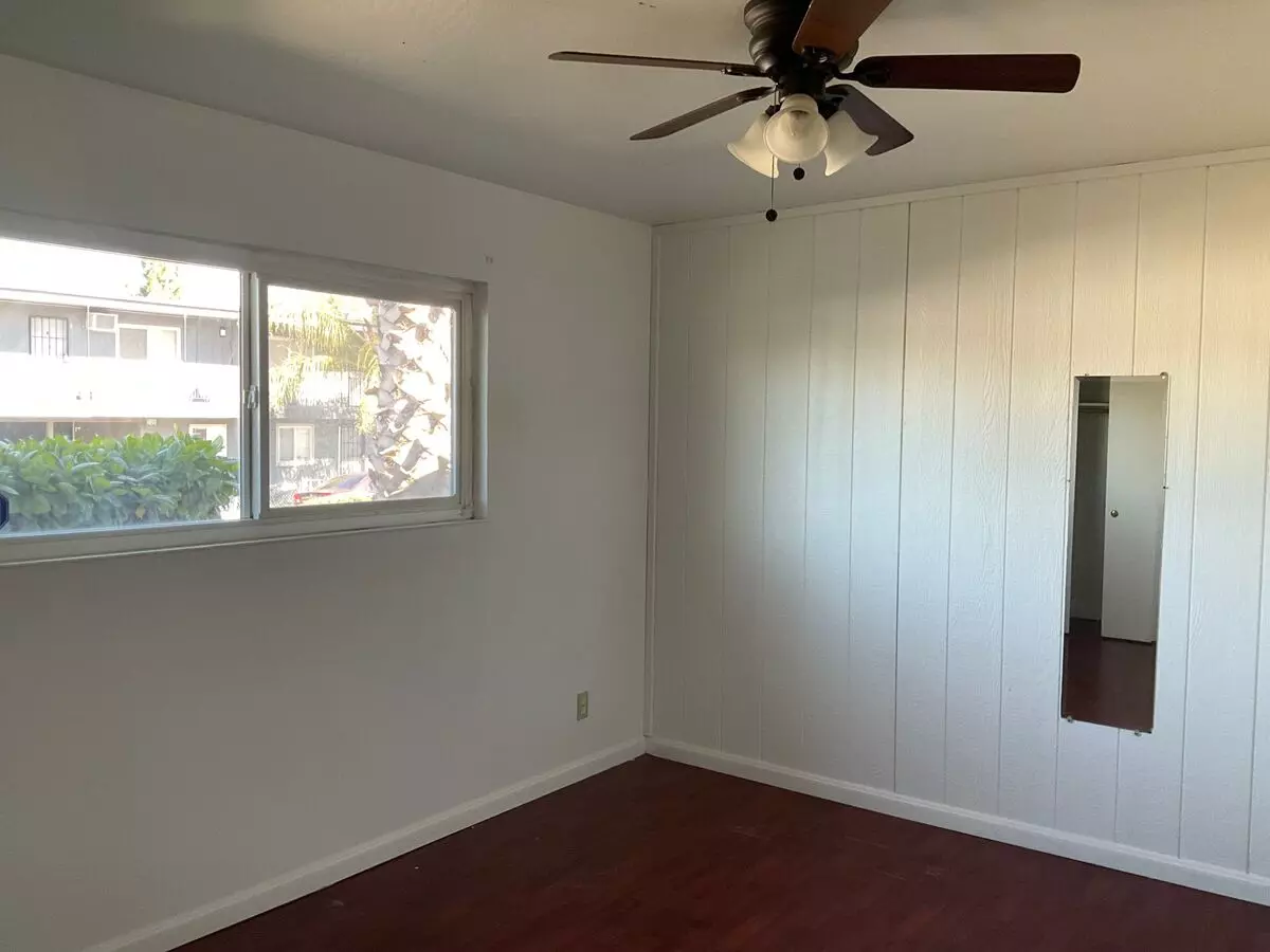 205 Robert St photo 4