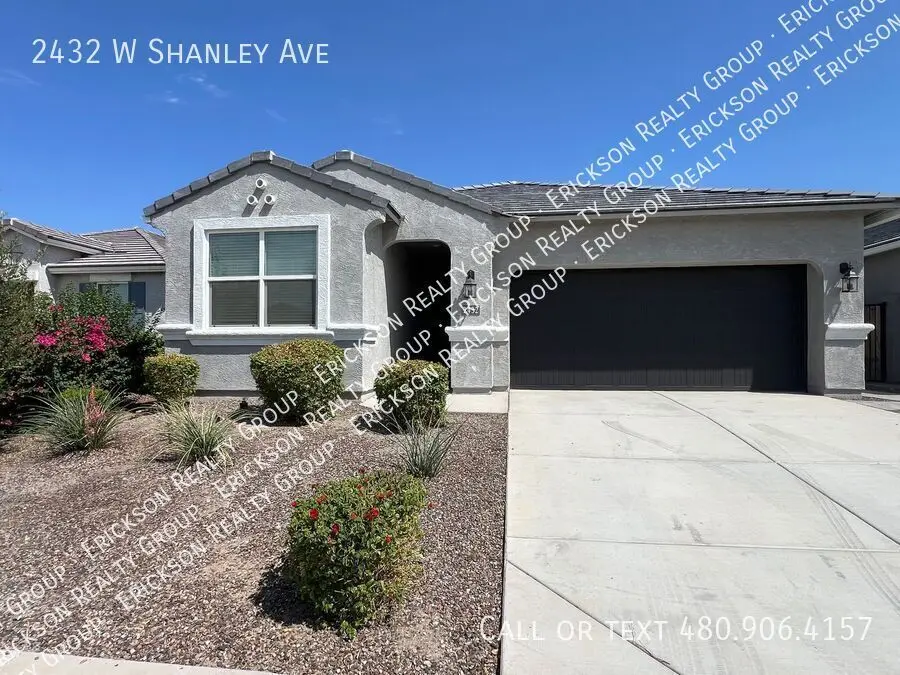 2432 W Shanley Ave photo 5