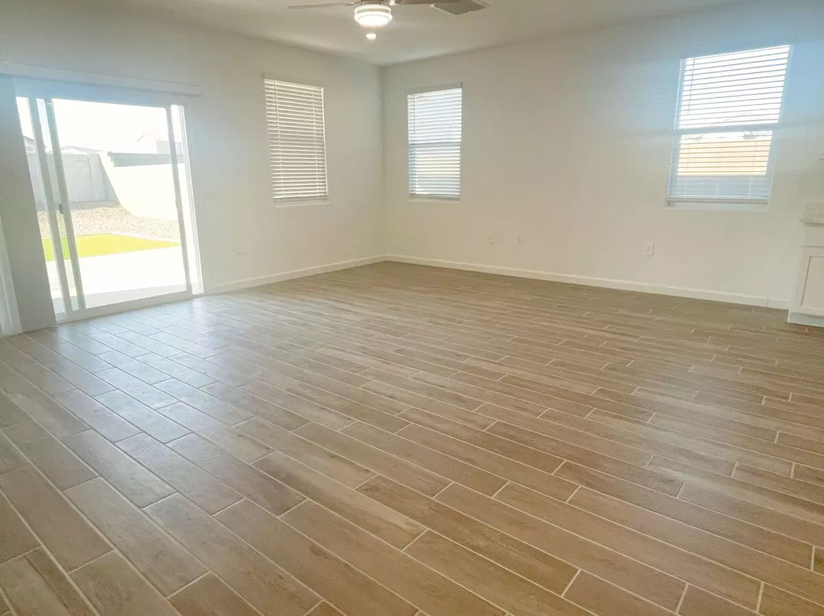 2760 W Stradling Ave photo 2