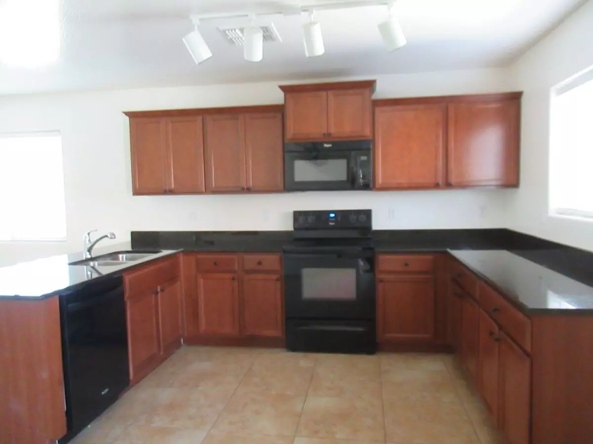 Spacious Home In Gated Community! photo 5