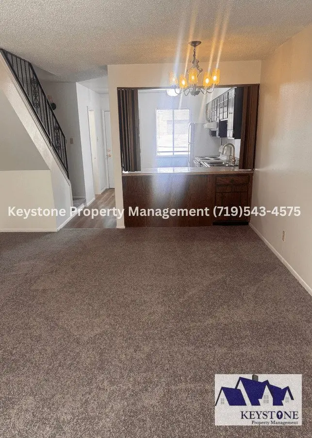 Updated 2 Bedroom Belmont Townhome With Attached Garage &amp; Fenced Yard $1300/$1300 photo 4