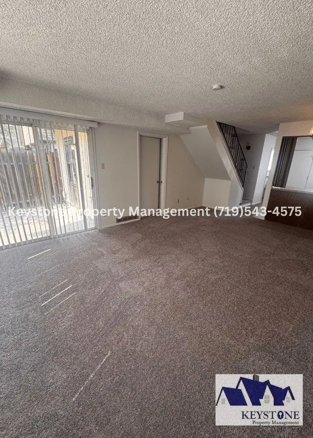 Updated 2 Bedroom Belmont Townhome With Attached Garage &amp; Fenced Yard $1300/$1300 photo 5