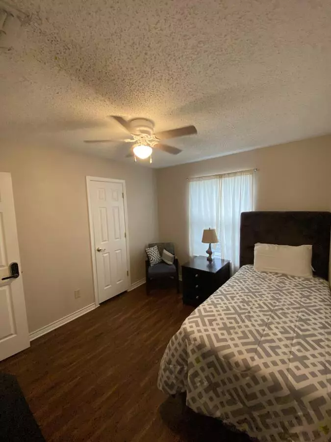 1204 Alisa Ln photo 2