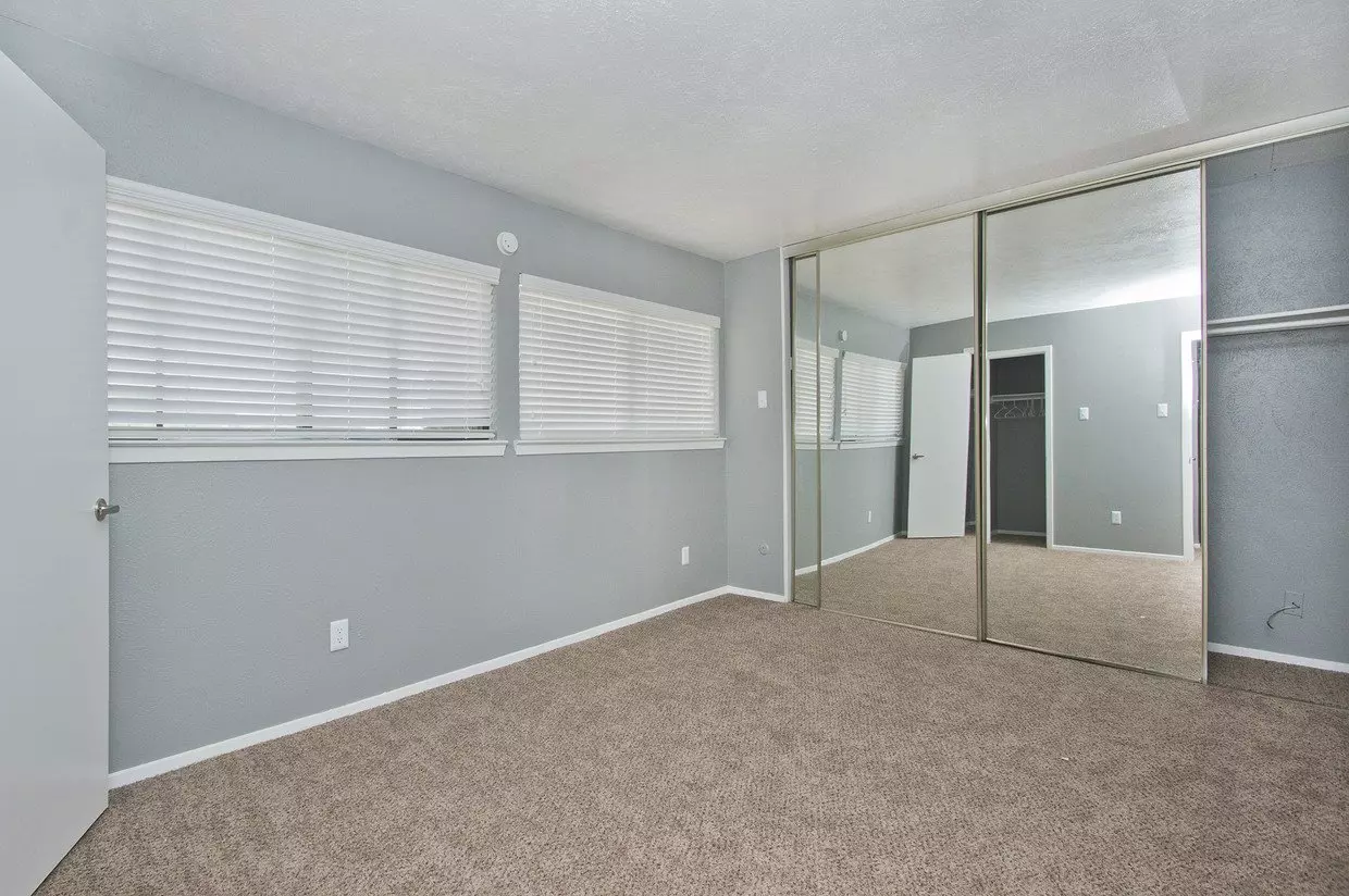 Woodbridge Townhomes photo 5