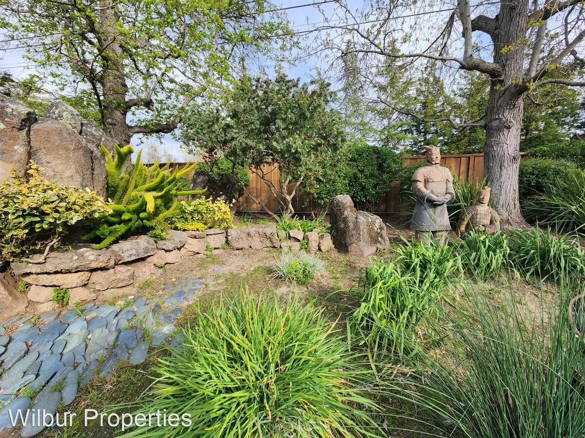 139 Watkins Ave photo 3