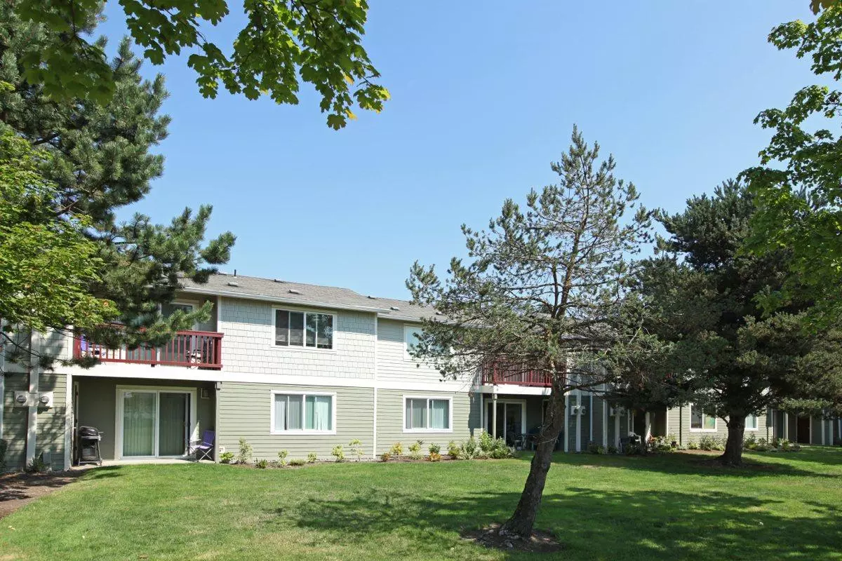 Auburn Square Apartments photo 4