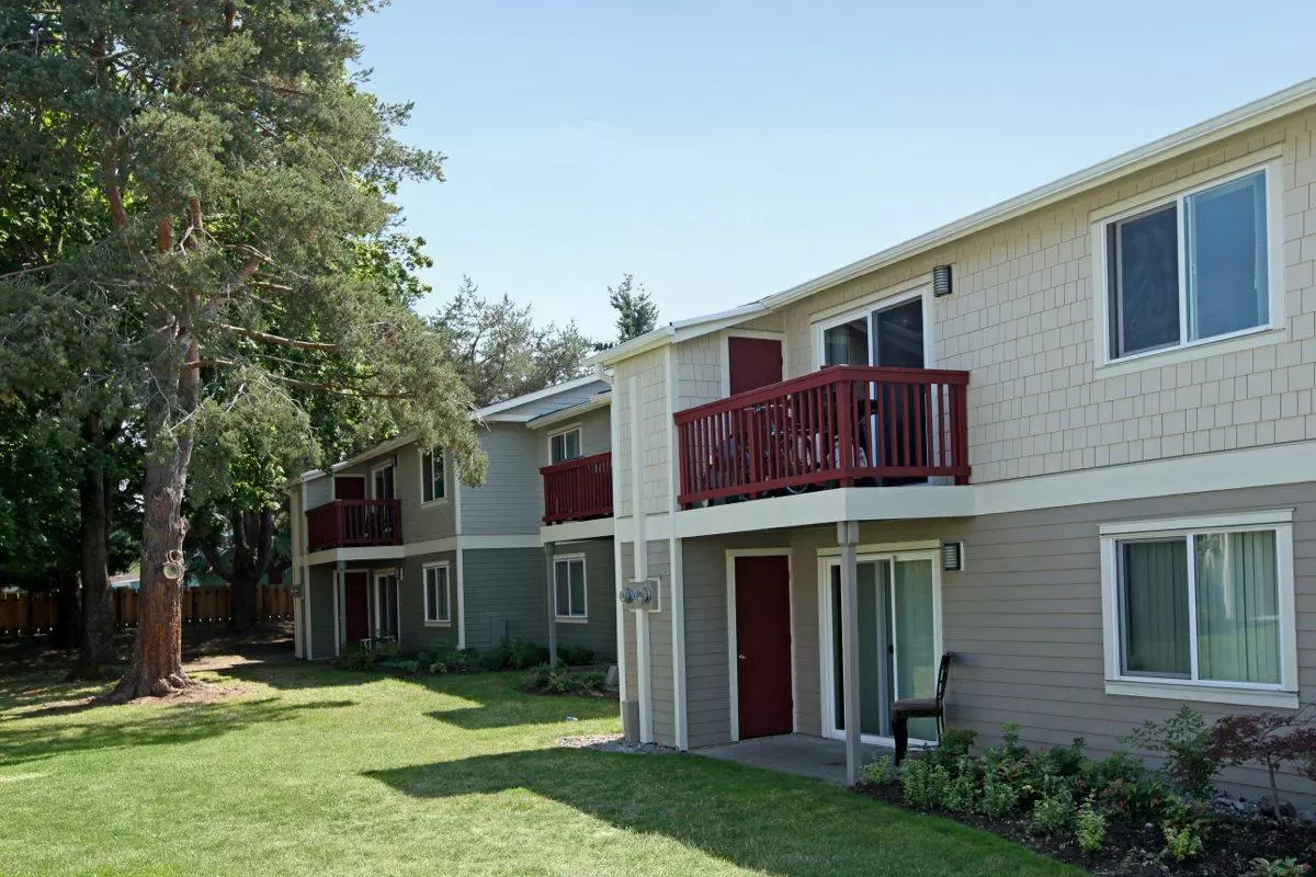 Auburn Square Apartments photo 5