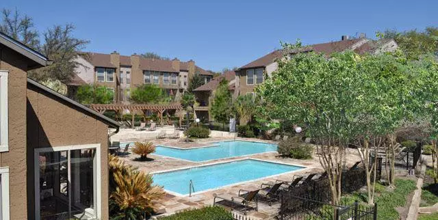 1040 Camino La Costa, Austin, TX 78752 photo 2
