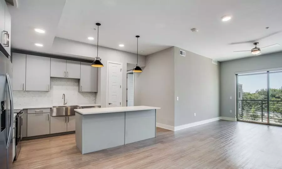 1111 Airport Boulevard, Austin, TX 78702 photo 2