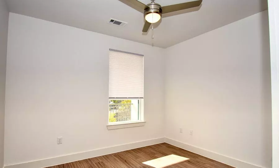 1644 East 2nd Street, Austin, TX 78702 photo 2
