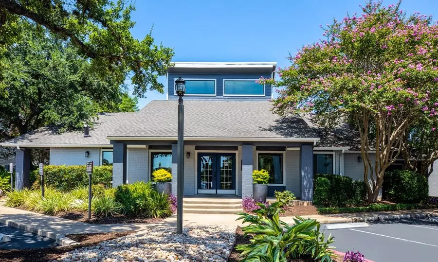 18 East Stassney Lane, Austin, TX 78744 photo 4